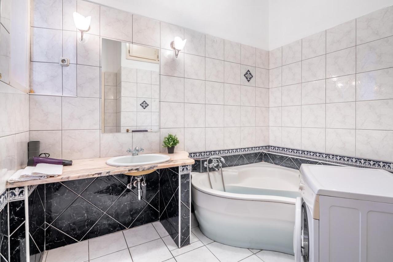 Huge Apartment In The City Center Βουδαπέστη Εξωτερικό φωτογραφία