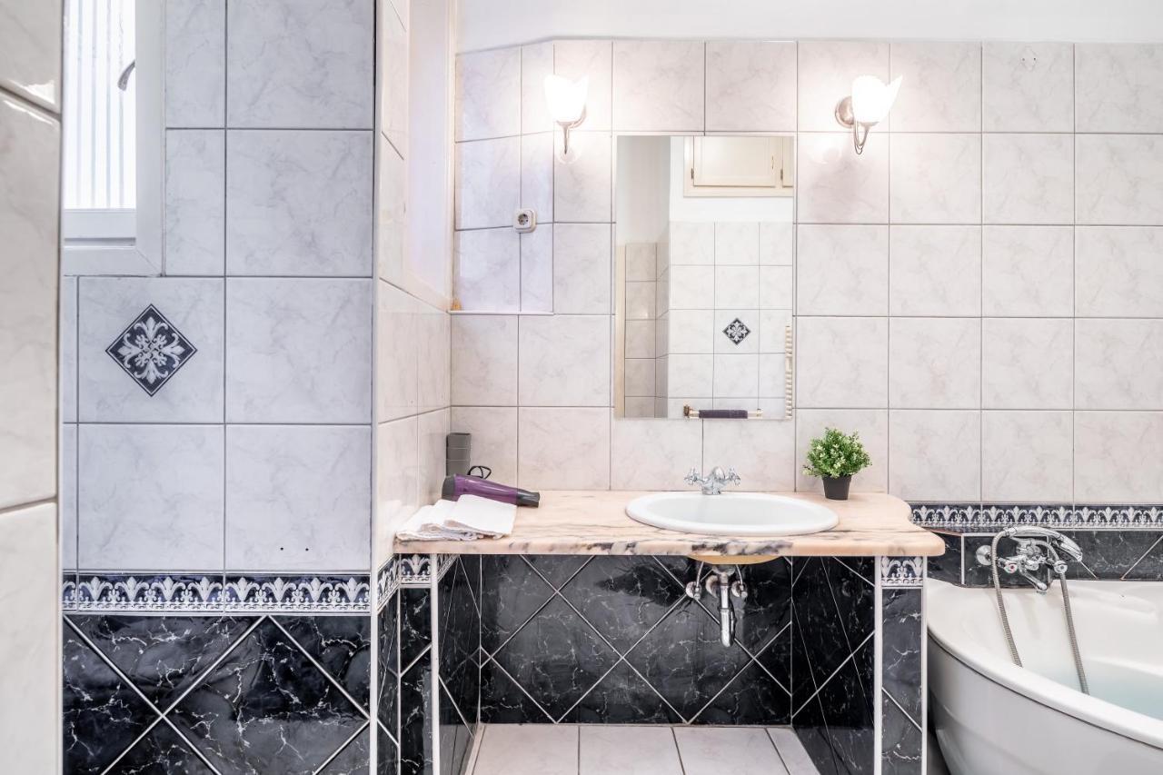 Huge Apartment In The City Center Βουδαπέστη Εξωτερικό φωτογραφία